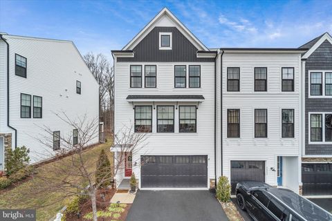 Townhouse For Sale - 42240 Graves Mountain Terrace<br/> CHANTILLY, VA 20152