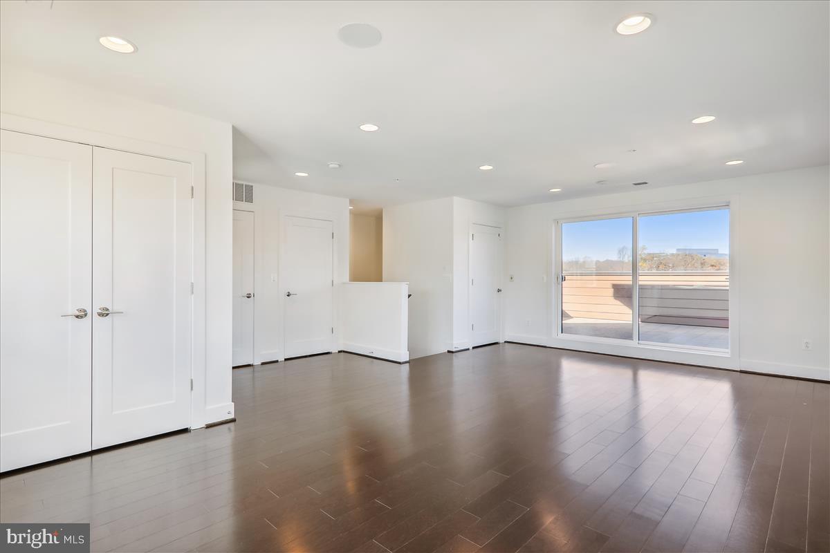 TOWER OAKS - Residential