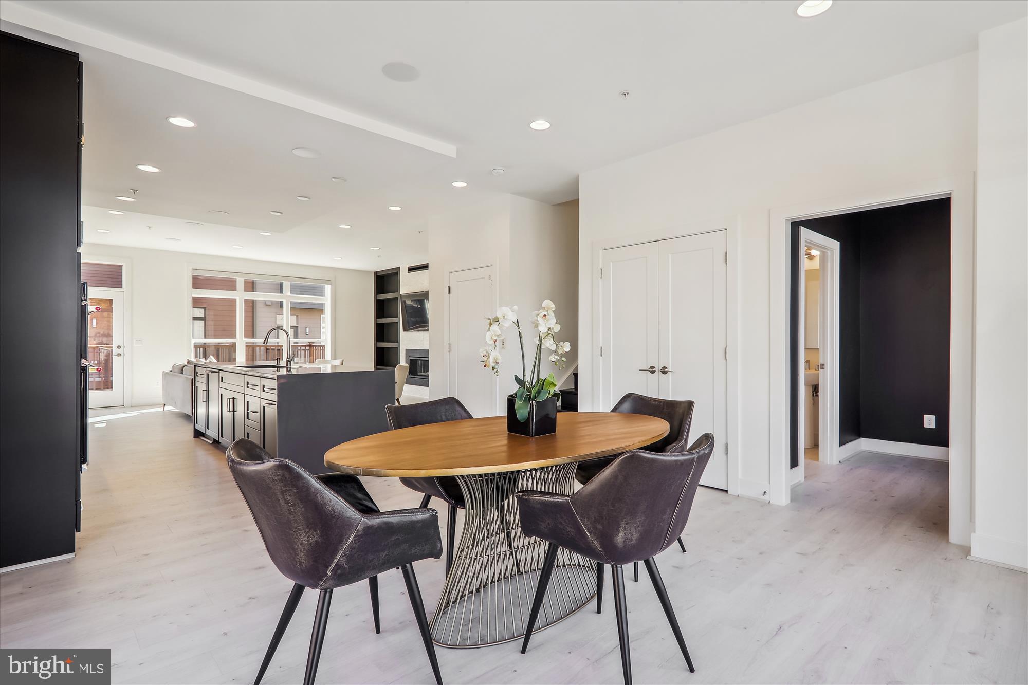 TOWER OAKS - Residential