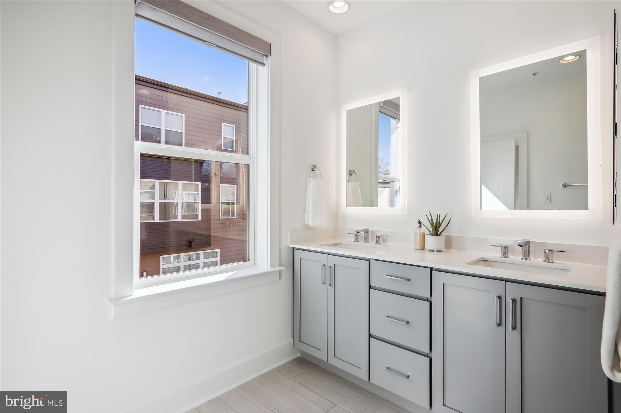 TOWER OAKS - Residential