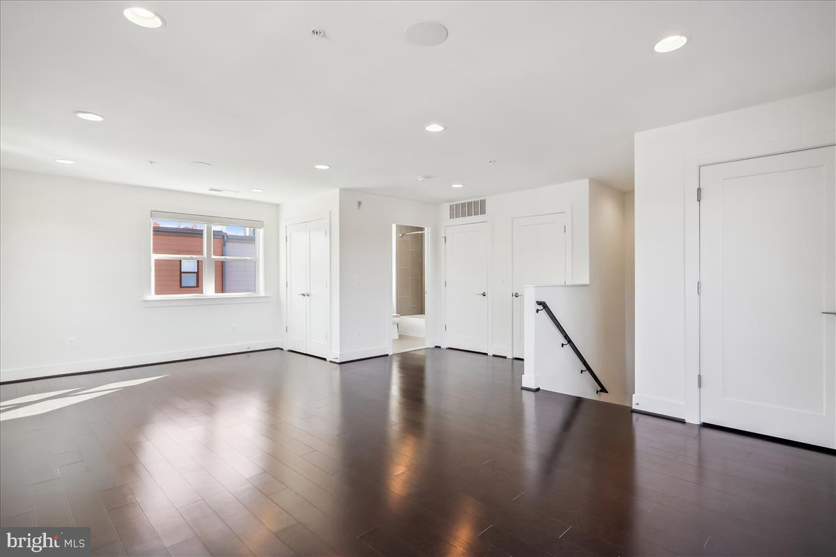 TOWER OAKS - Residential