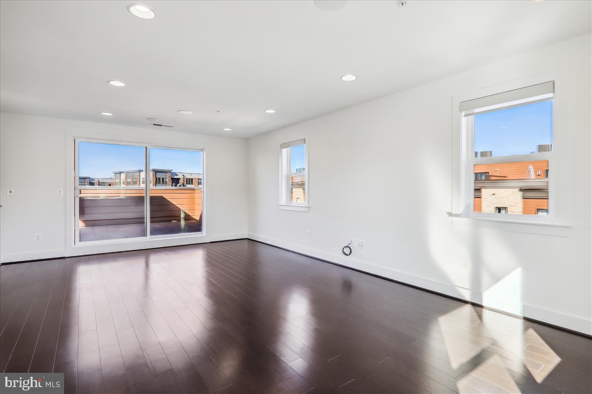 TOWER OAKS - Residential