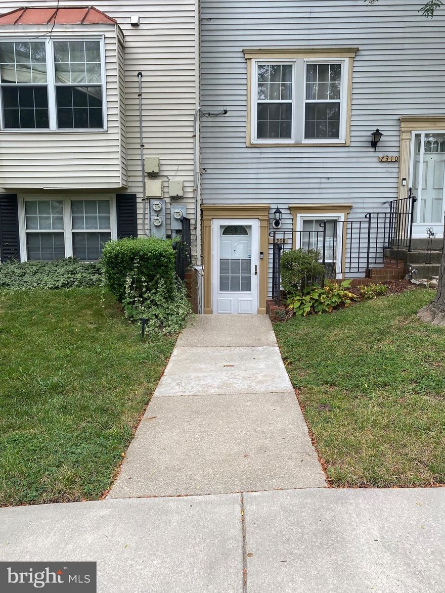 THIS PROPERTY IS BEAUTIFUL!!! ITS A MUST SEE AND IT WONT LAST LONG!!! MANY UPGRADES YOU HAVE TO SEE IT TO BELIEVE IT!!! NICE HOOD, NICE YARD, NICE SIZE ROOMS AND MORE!!! SO WHAT ARE YOU WAITING FOR??? COME AND CHECK THIS CONDO OUT!!! SELLER IS MOTIVATED!!!