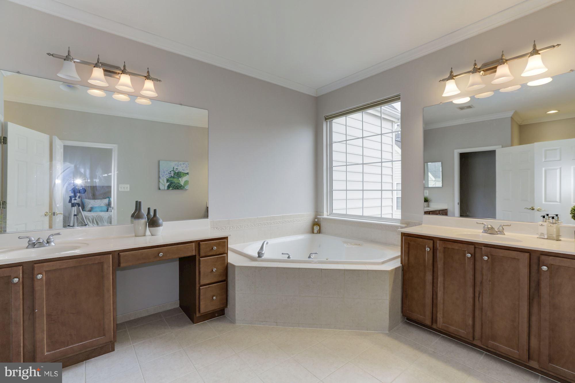 SOUTH RIVER COLONY - Residential