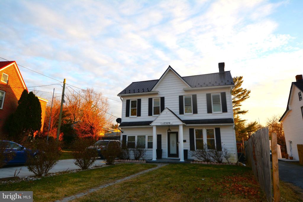 Photo of 17529 Virginia Avenue, HAGERSTOWN, MD 21740 (MLS # MDWA2033188)