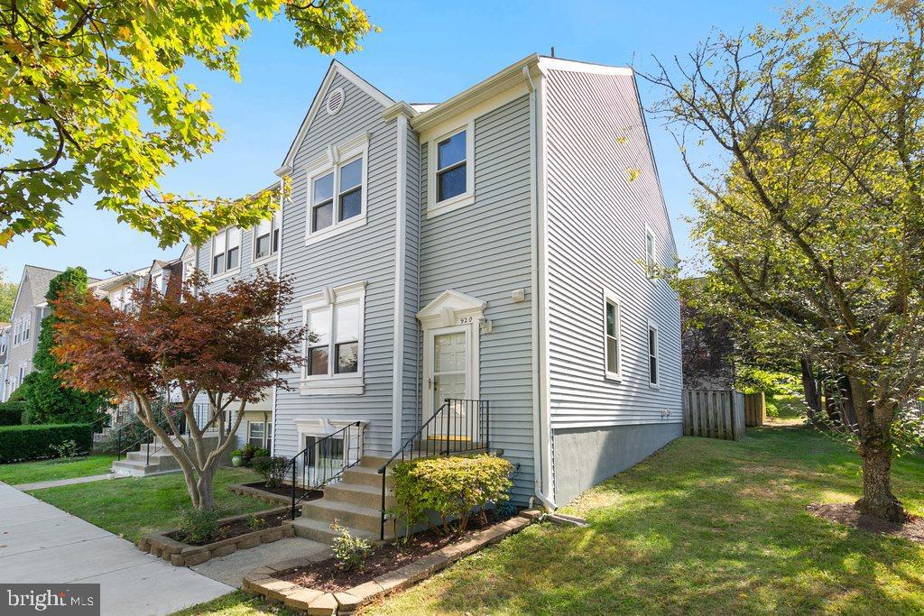 920 BAYRIDGE TERRACE