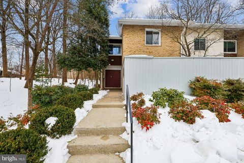 Photo of 318 New Mark Esplanade, ROCKVILLE, MD 20850 (MLS # MDMC2213416)