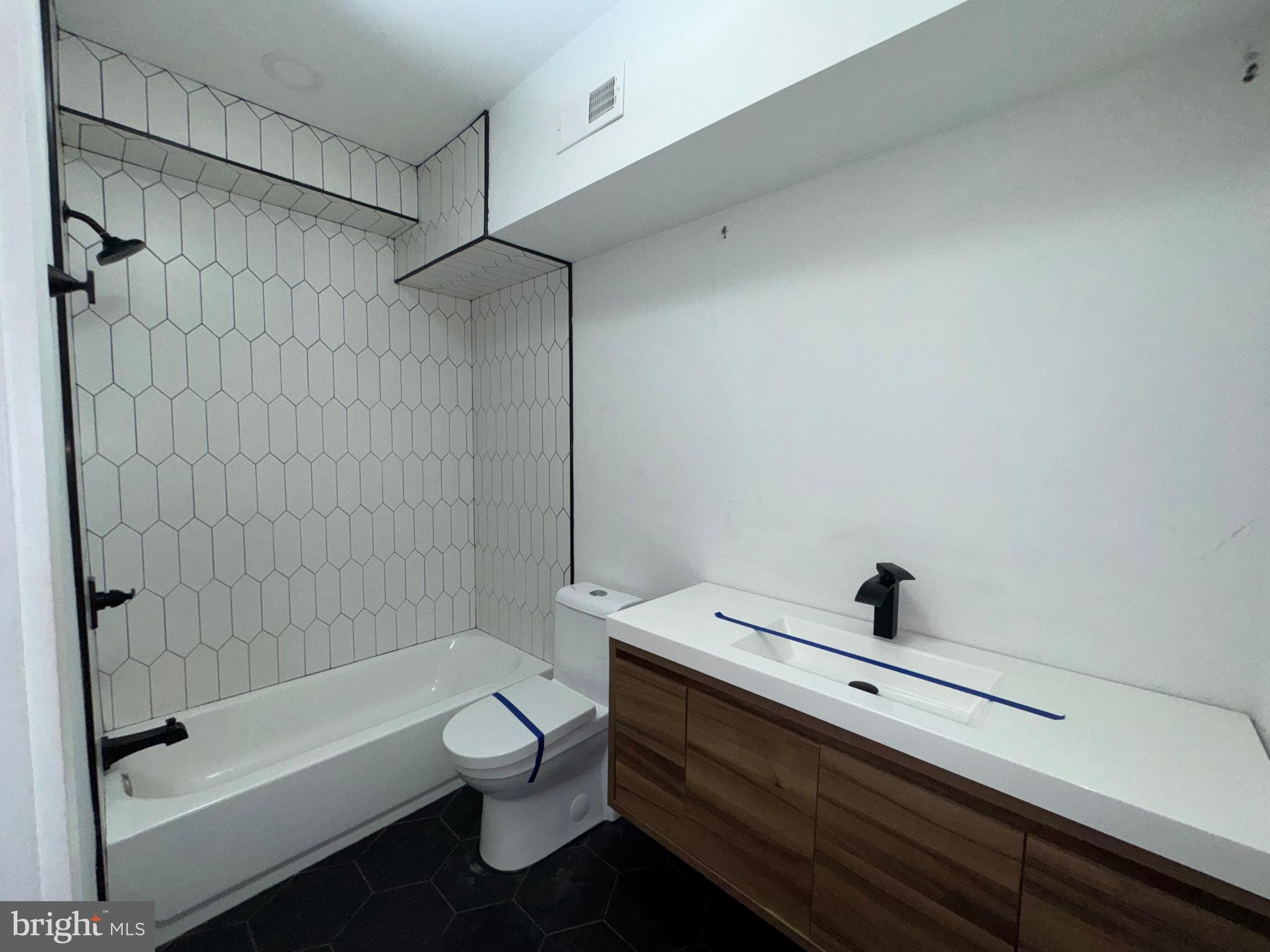 GRAYS FERRY - Residential Income