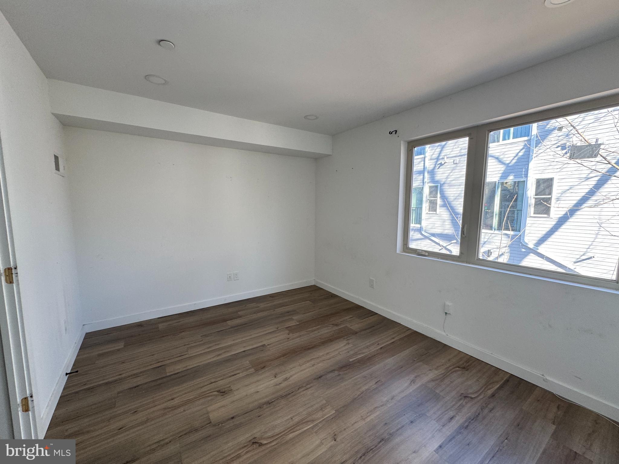 GRAYS FERRY - Residential Income