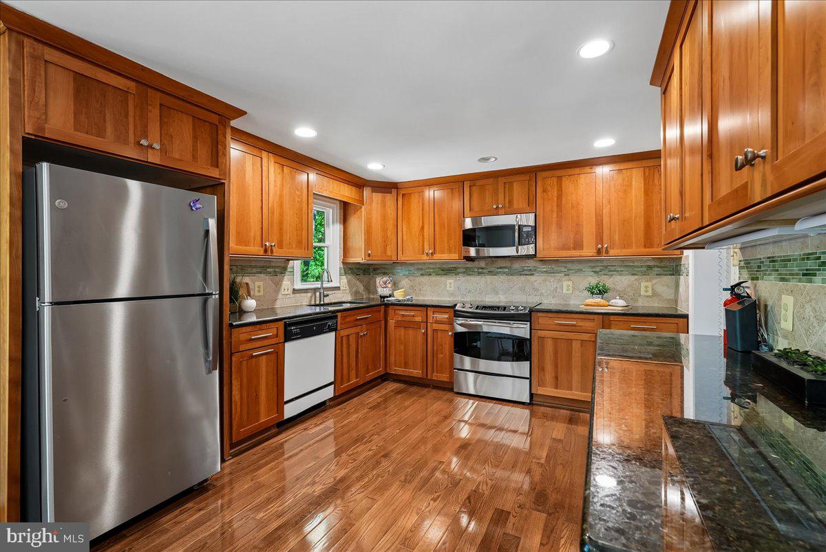 RESTON - Residential