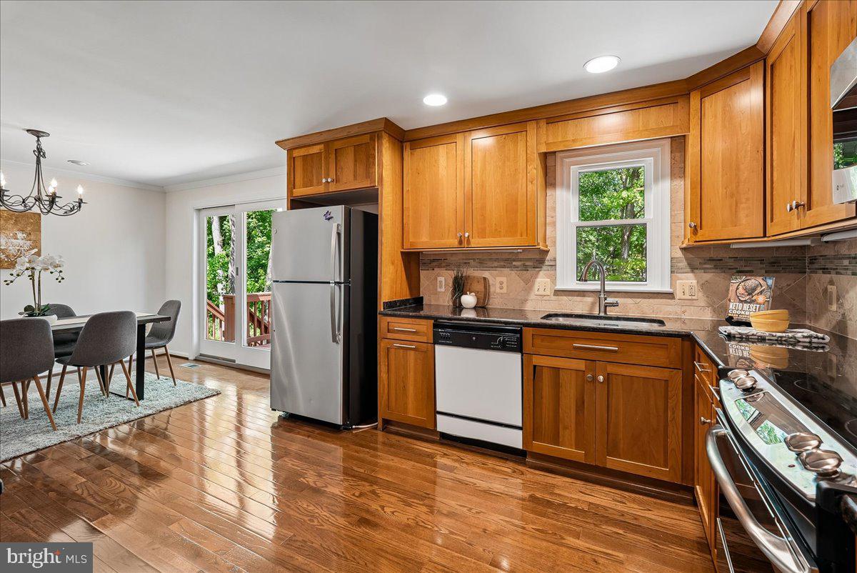 RESTON - Residential