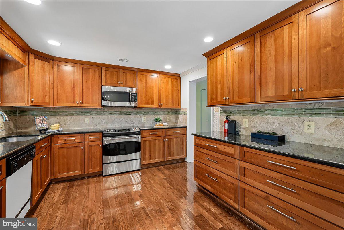 RESTON - Residential