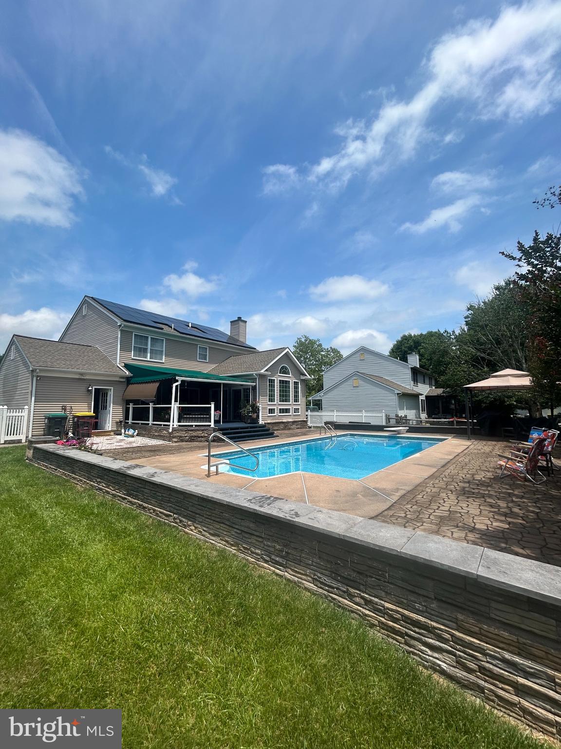 62 GENERAL MAXWELL COURT