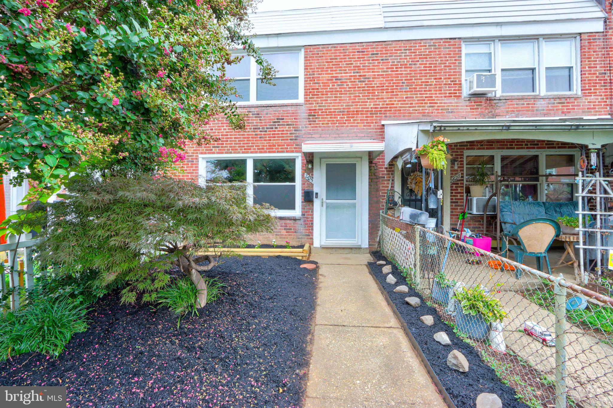 Must-See Updated Townhouse!
This beautifully updated 3-bedroom, 1-bath townhouse is move-in ready and full of charm. The main level features stylish luxury vinyl flooring and a modern kitchen equipped with brand-new stainless steel appliances. Upstairs, you’ll find three cozy, carpeted bedrooms and a full bathroom. Enjoy the outdoors in the screened-in rear porch—perfect for relaxing or entertaining. The home also includes a convenient 1-car parking pad in the rear. Don’t miss out on this incredible opportunity!