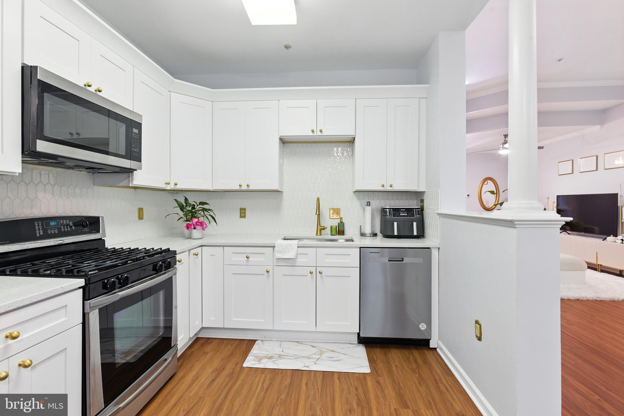 NORTHRIDGE - Residential