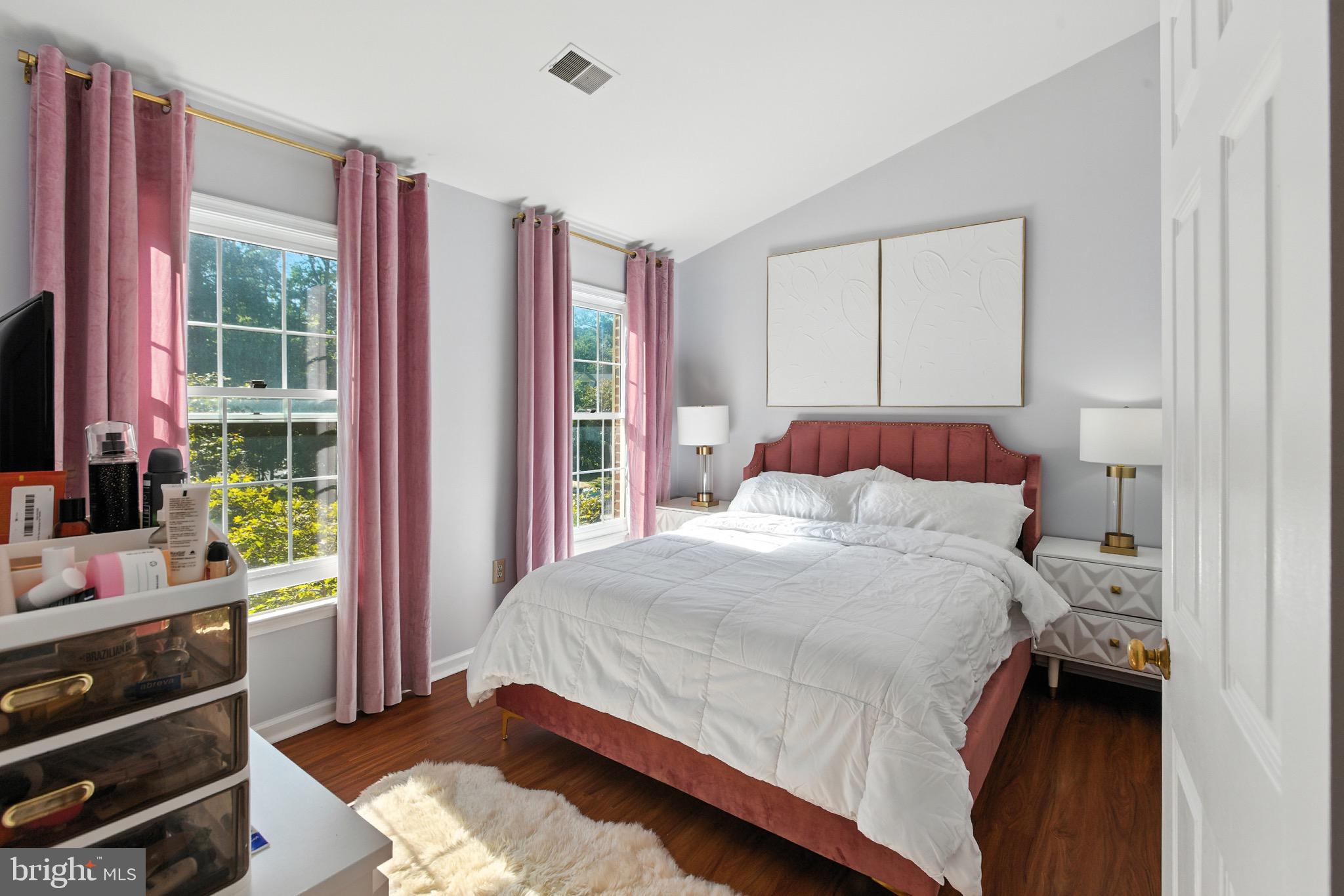 NORTHRIDGE - Residential