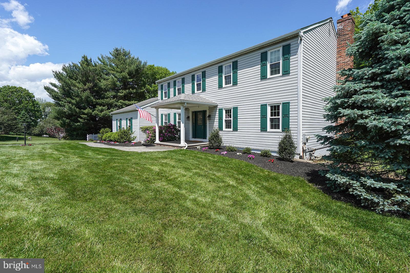 12 MEADOW WOODS LANE