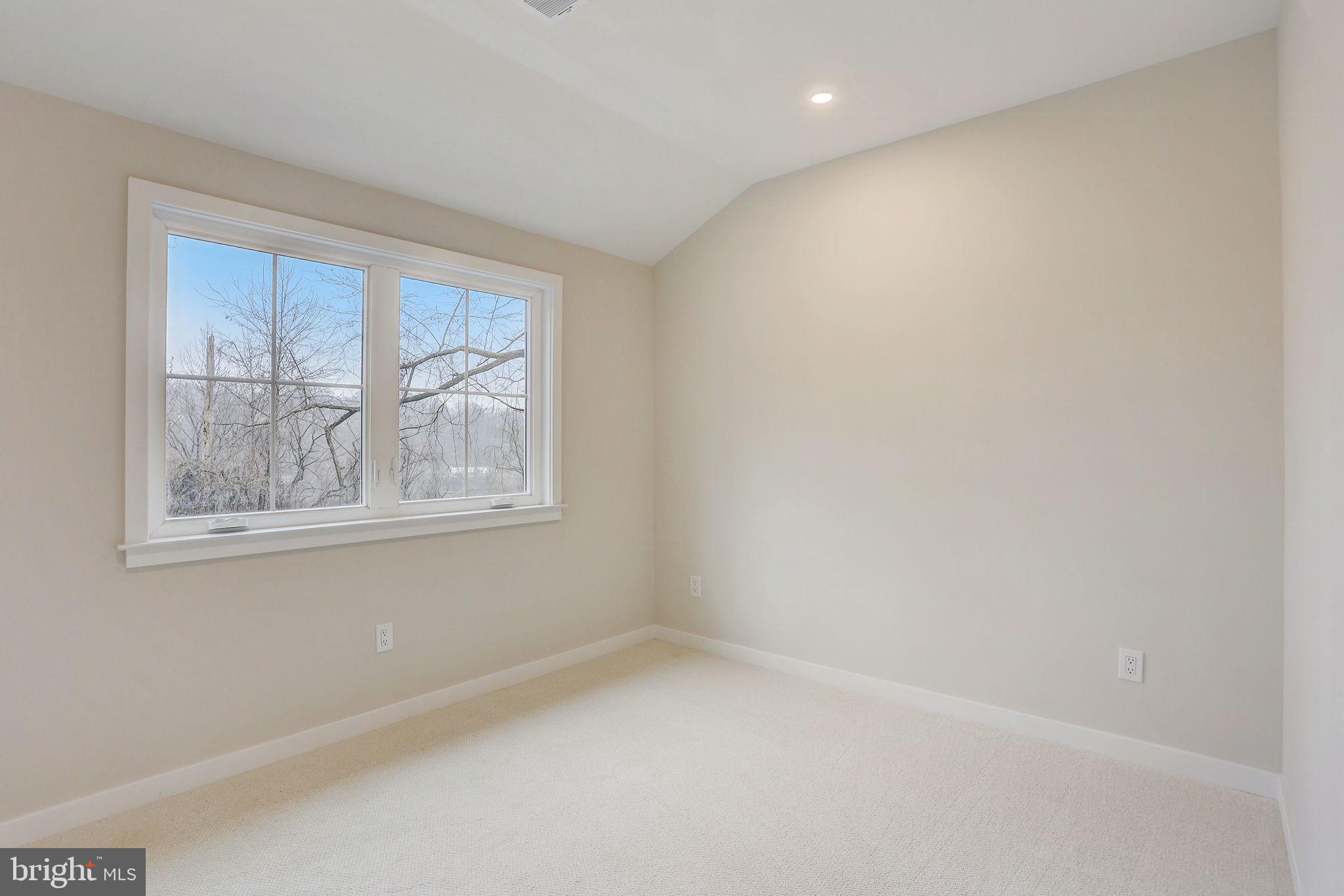 GLADWYNE - Residential