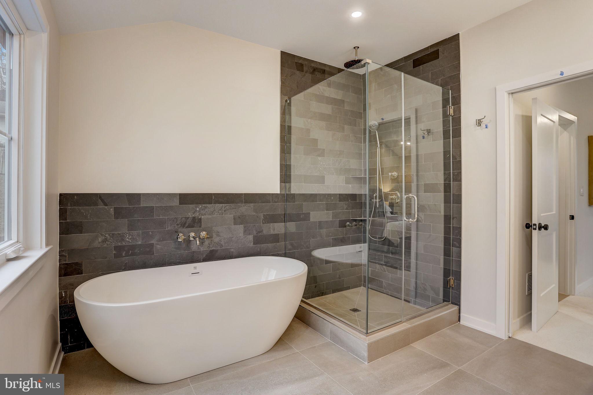 GLADWYNE - Residential