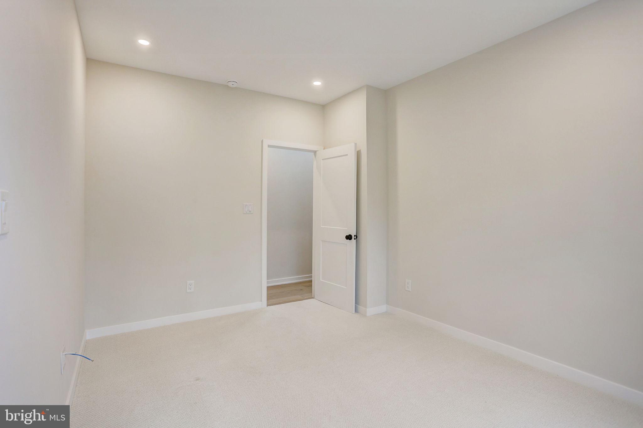 GLADWYNE - Residential