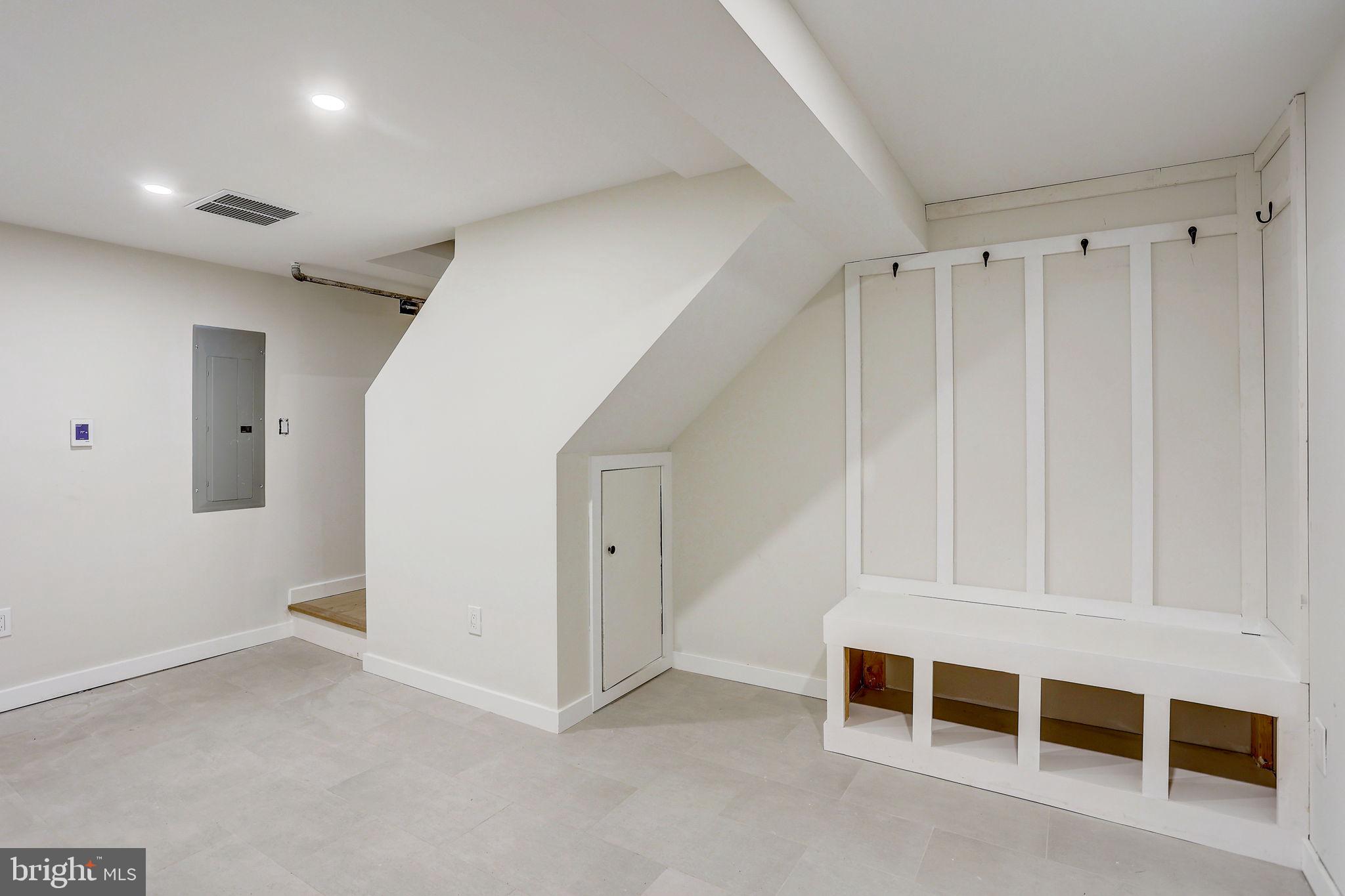 GLADWYNE - Residential