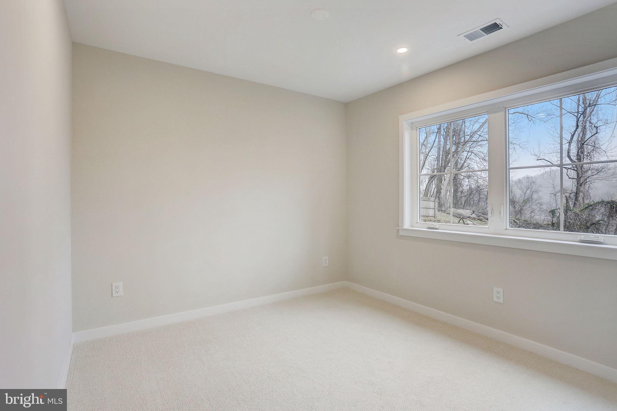 GLADWYNE - Residential