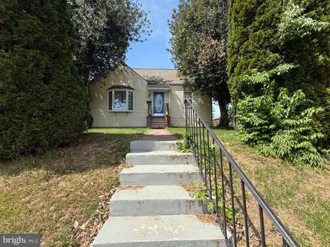 Photo of 4040 Poplar Street, FAIRFAX, VA 22030 (MLS # VAFC2008174)