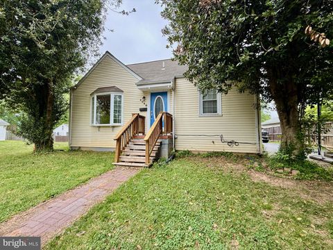 Photo of 4040 Poplar Street, FAIRFAX, VA 22030 (MLS # VAFC2008174)