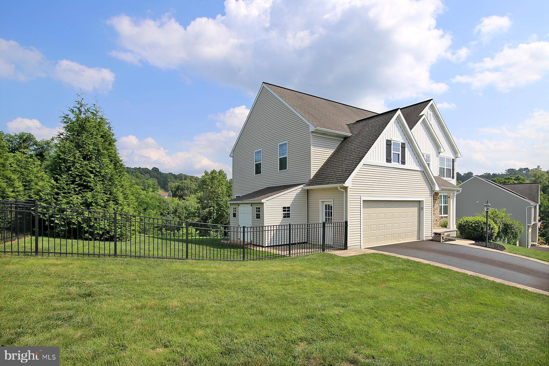 HILLTOP ESTATES - Residential