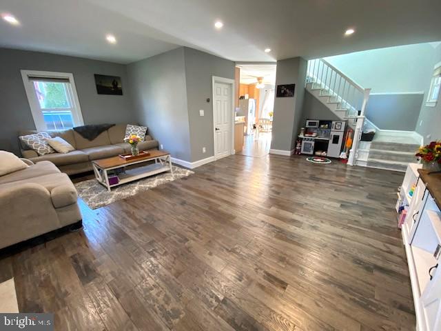 MEETINGHOUSE VIL - Residential