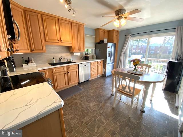 MEETINGHOUSE VIL - Residential