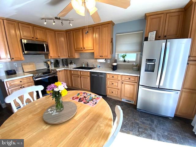 MEETINGHOUSE VIL - Residential