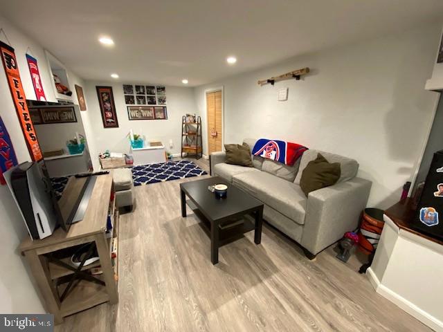 MEETINGHOUSE VIL - Residential