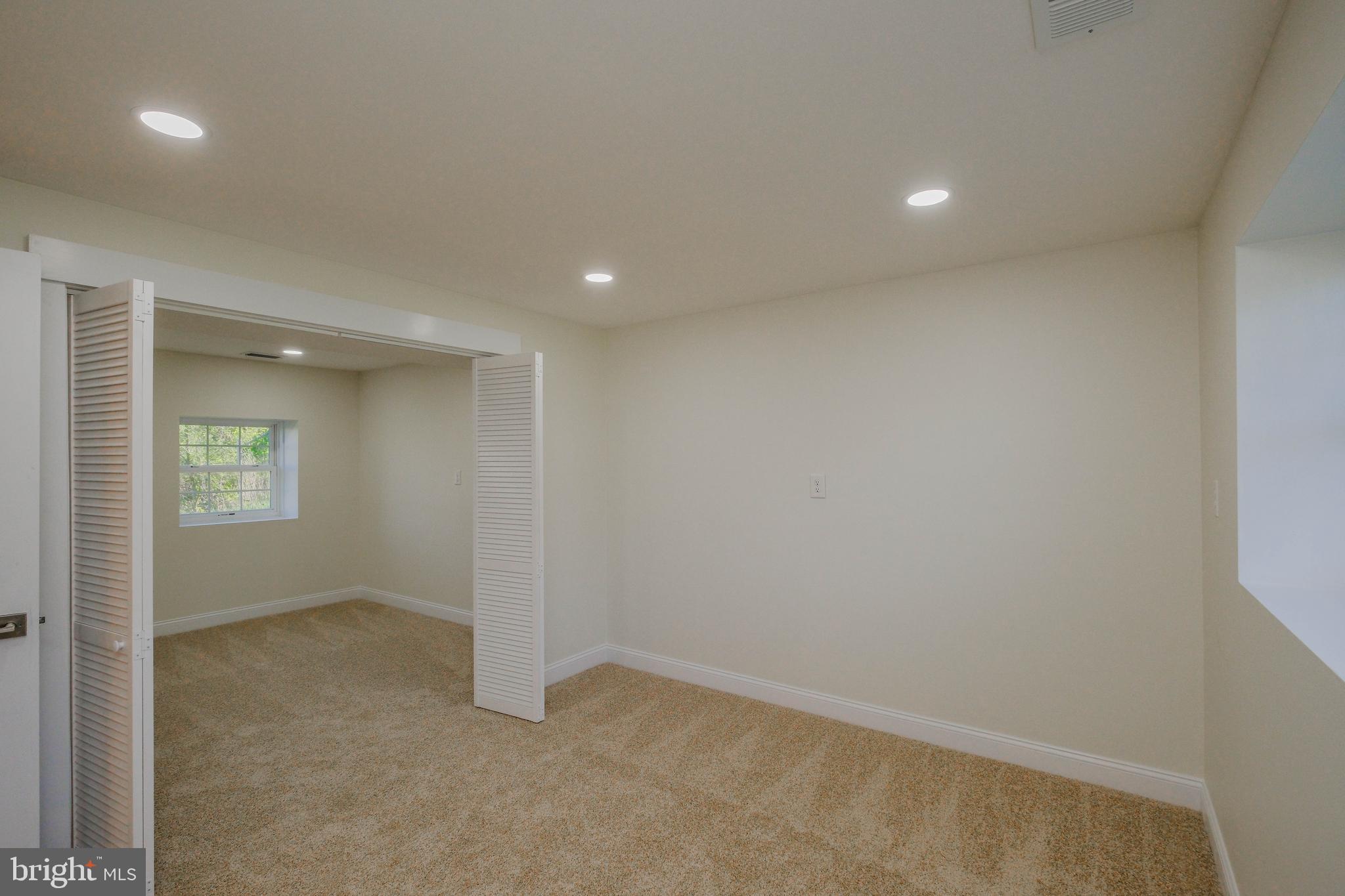 SMITHFIELD - Residential