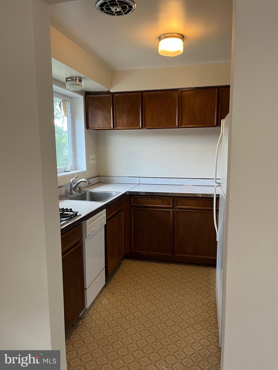 DOUGLAS ESTATES - Residential Lease