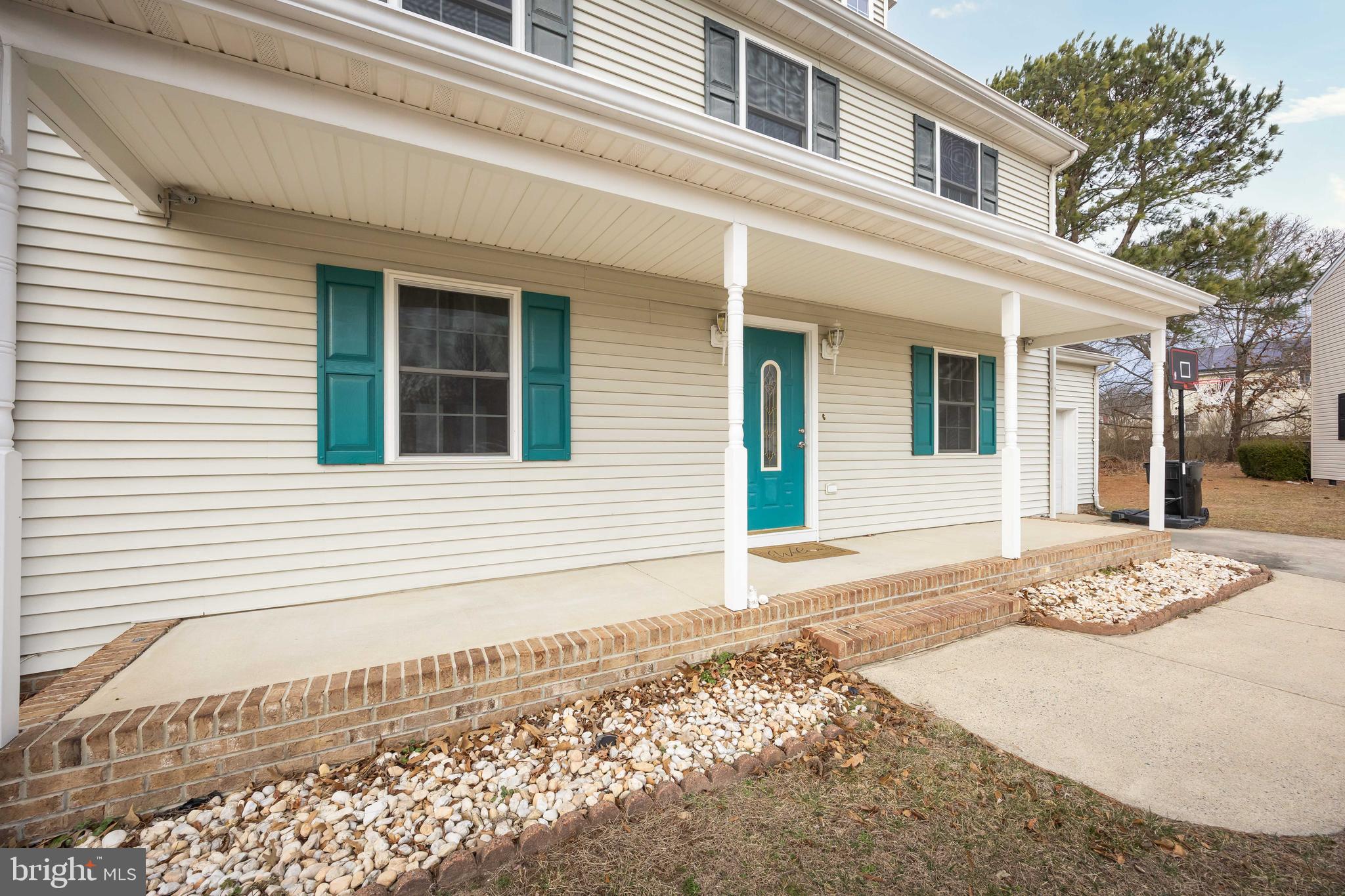 1407 CHATEAU DRIVE