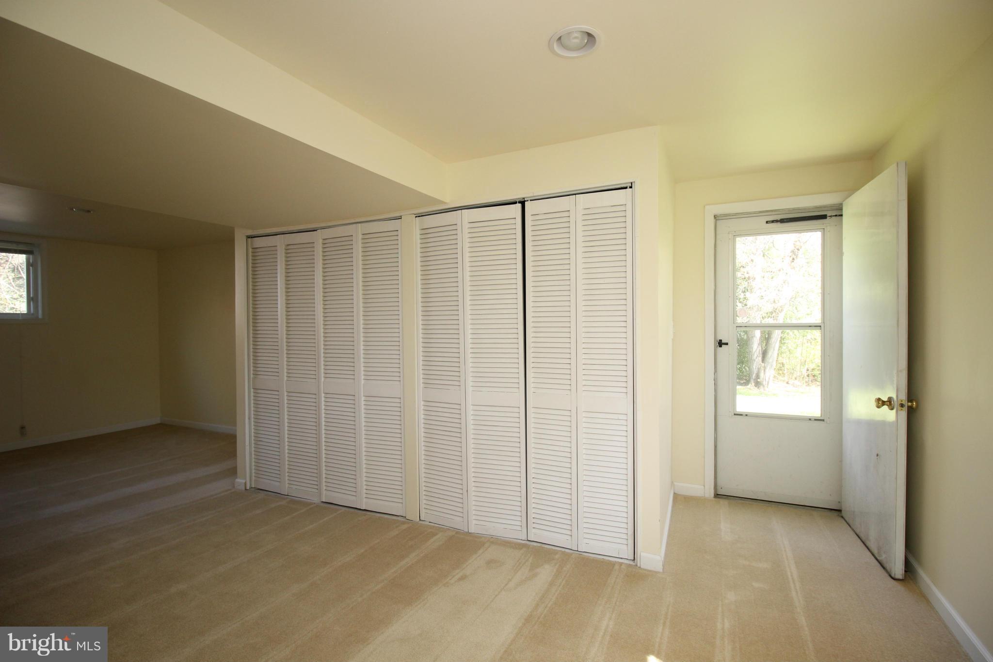 DUNN LORING WOODS - Residential Lease