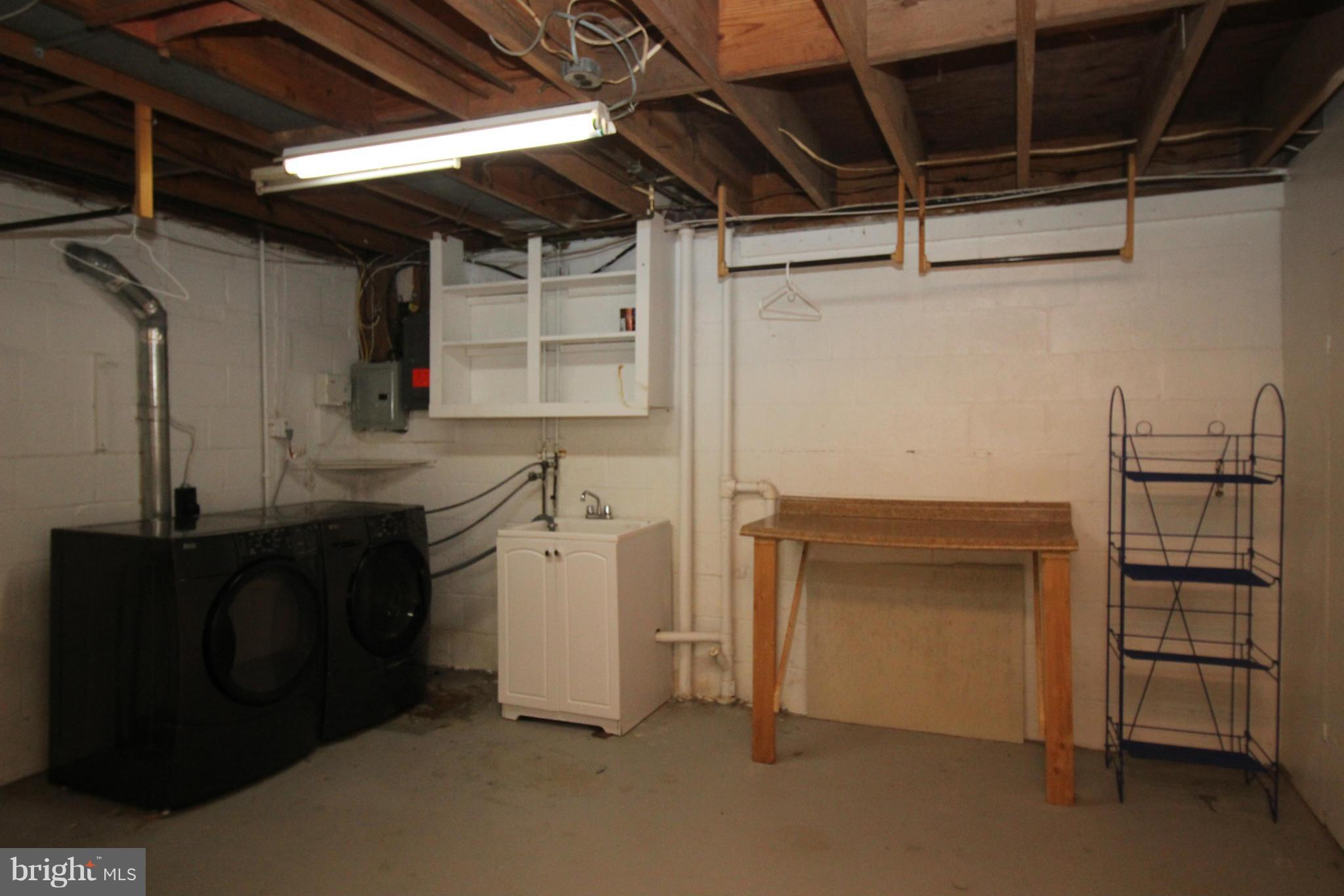 DUNN LORING WOODS - Residential Lease