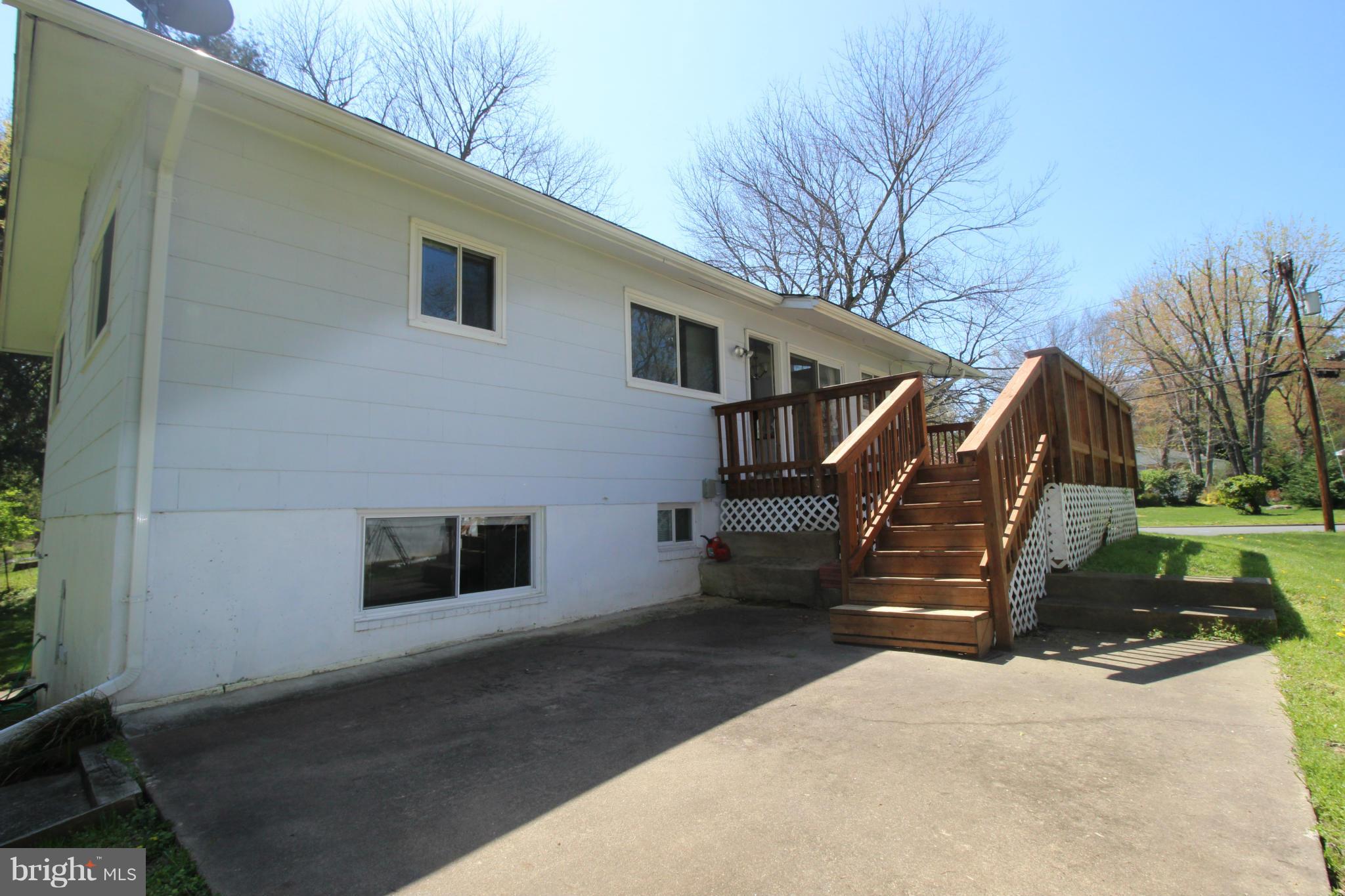 DUNN LORING WOODS - Residential Lease