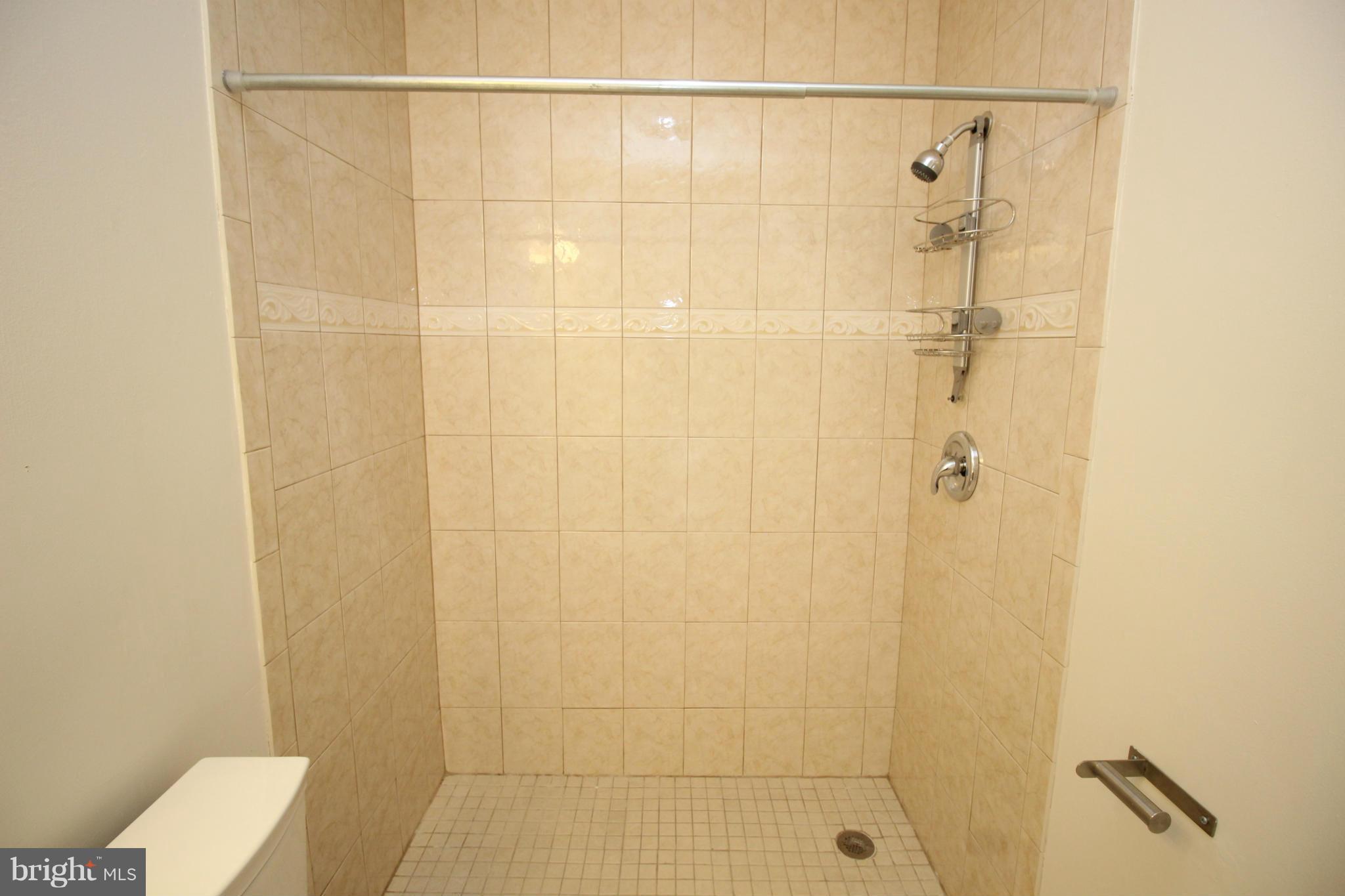 DUNN LORING WOODS - Residential Lease