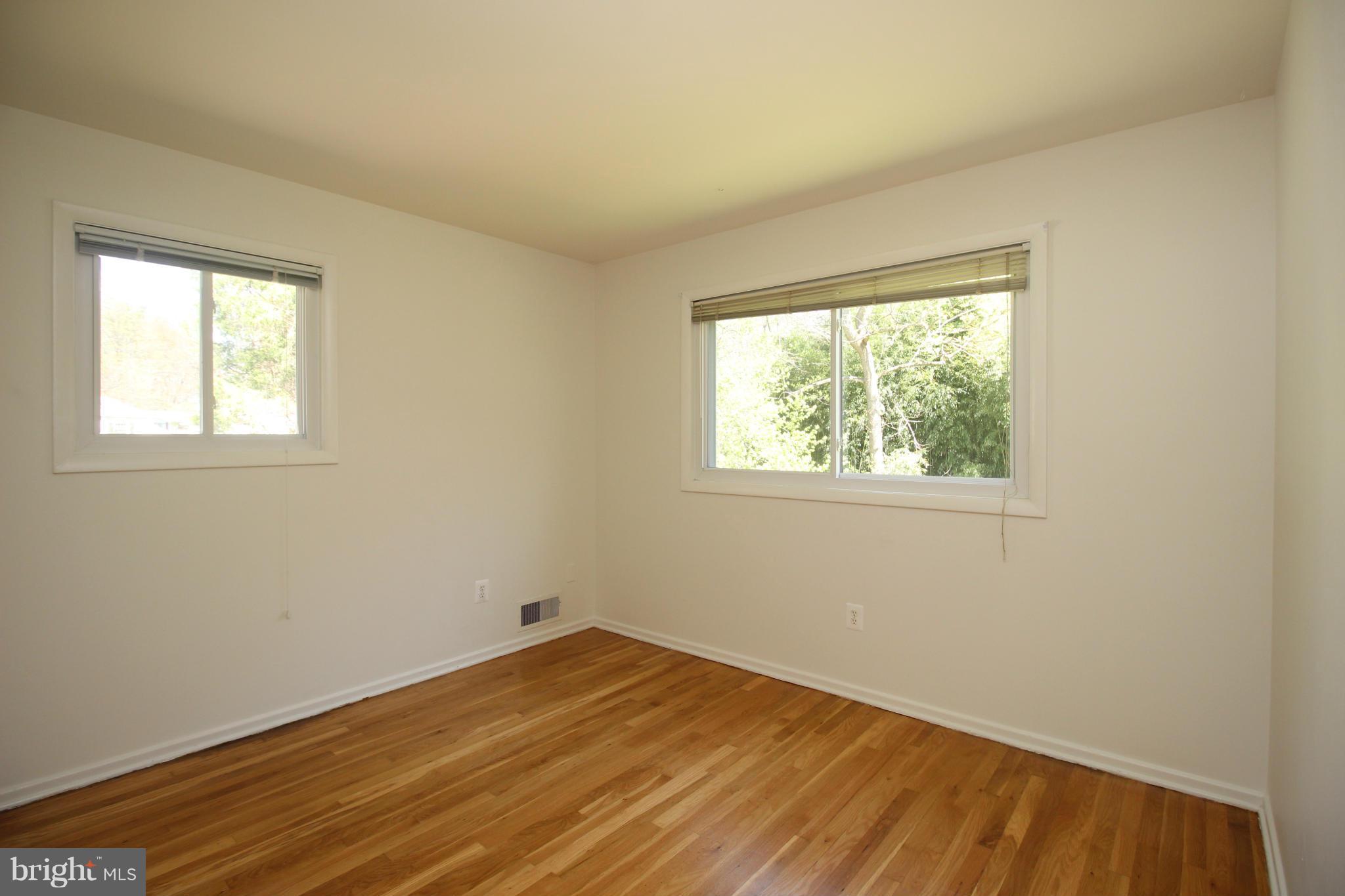 DUNN LORING WOODS - Residential Lease