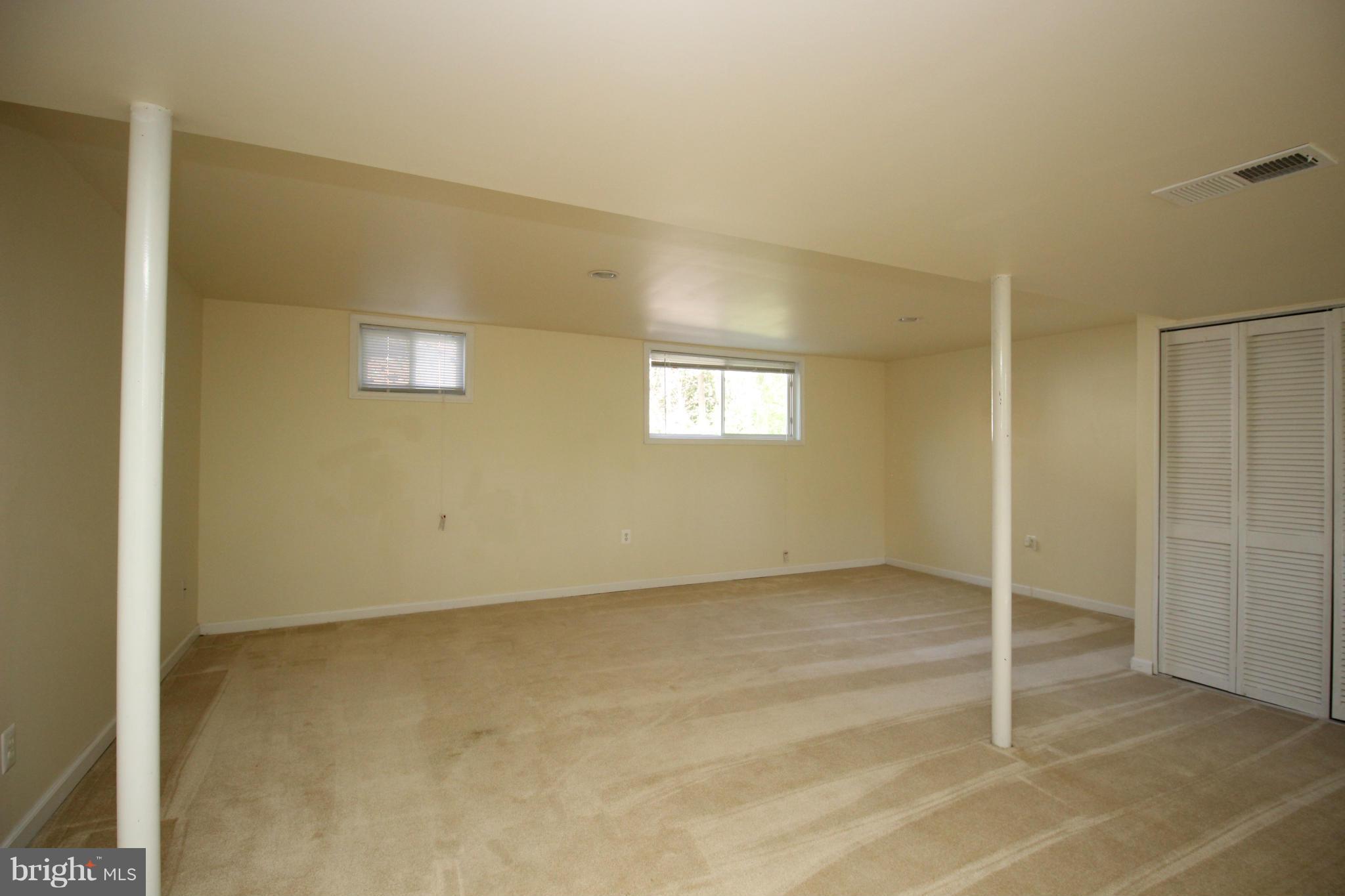 DUNN LORING WOODS - Residential Lease