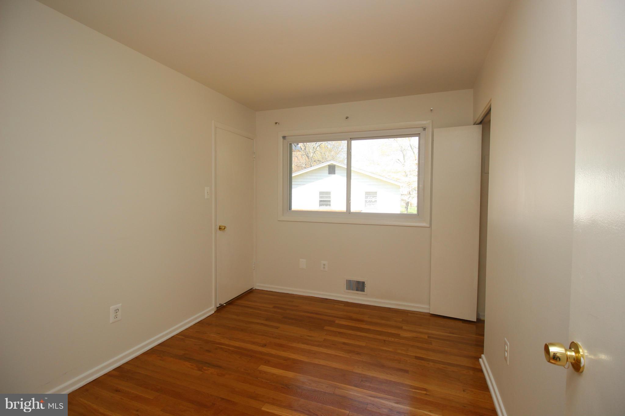 DUNN LORING WOODS - Residential Lease