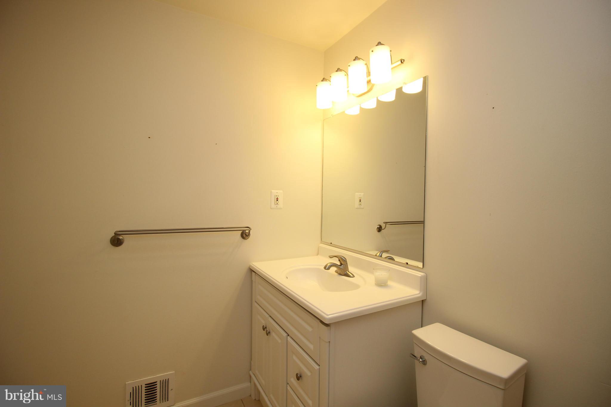 DUNN LORING WOODS - Residential Lease