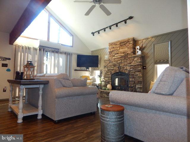 HIDEOUT THE - Residential