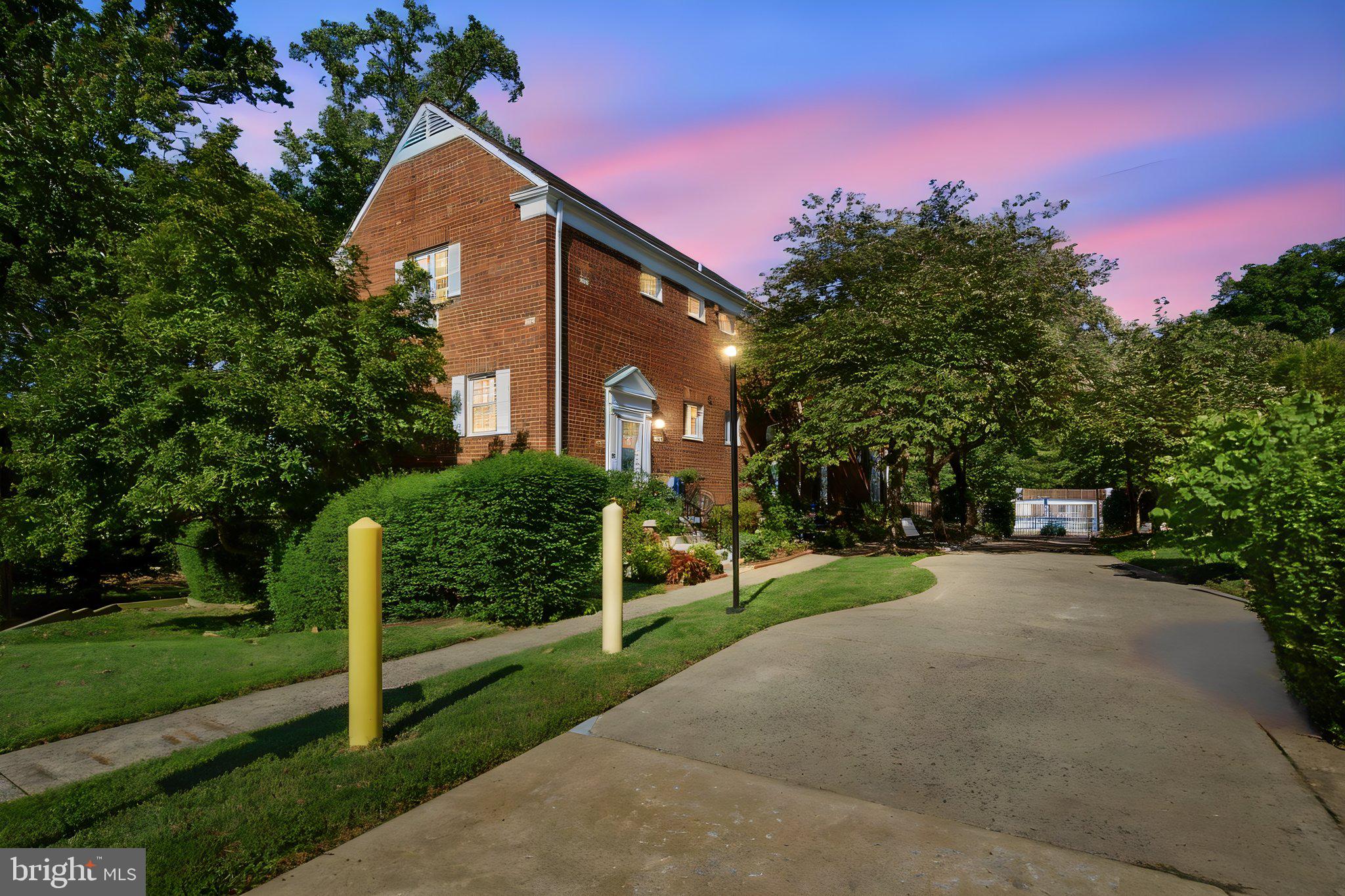 3727 LYONS LANE