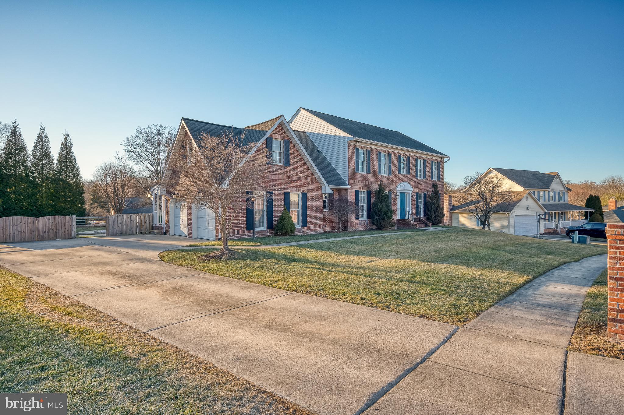 1612 LYNNDALE COURT