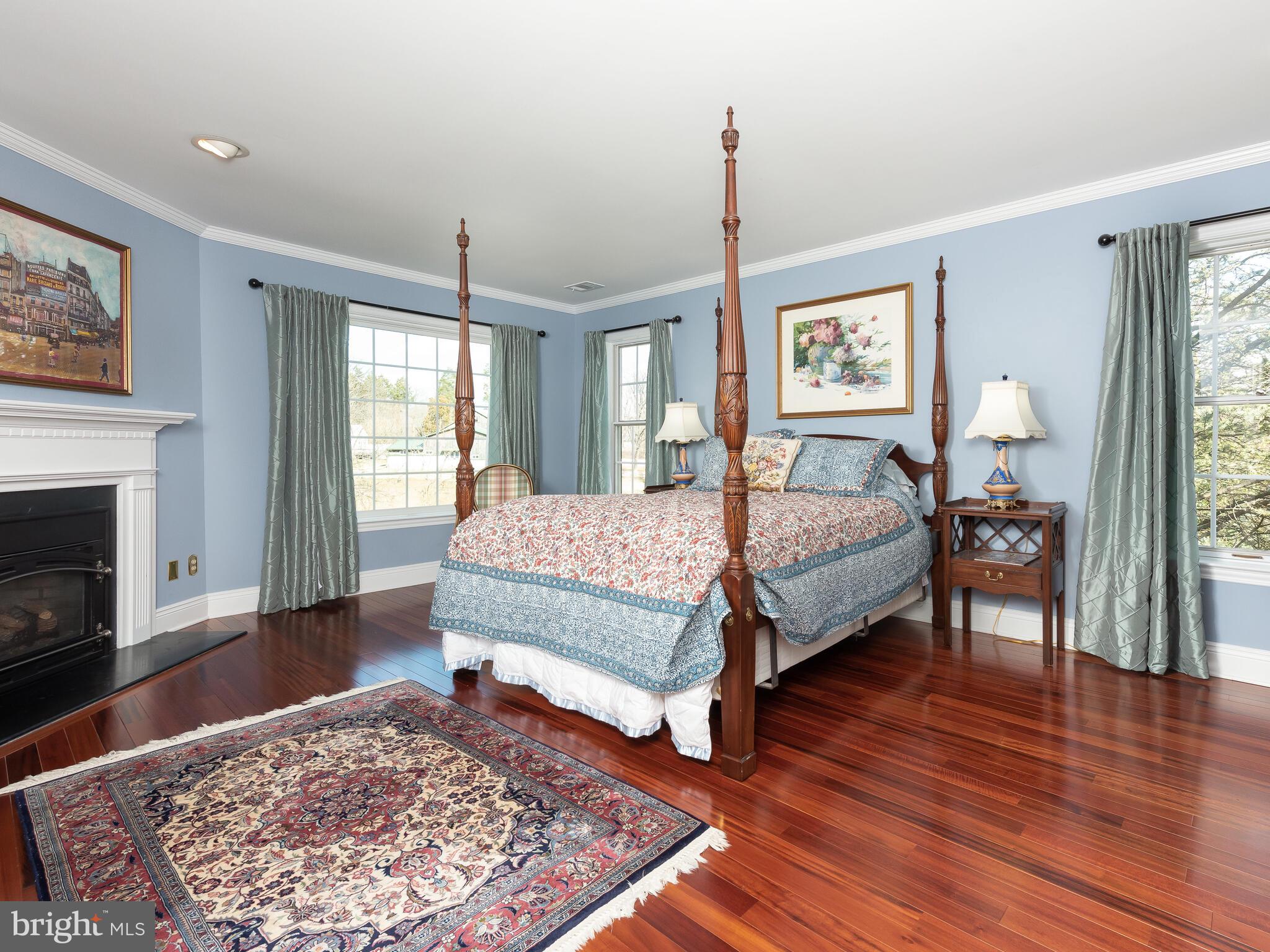 SHADOW OAK - Residential