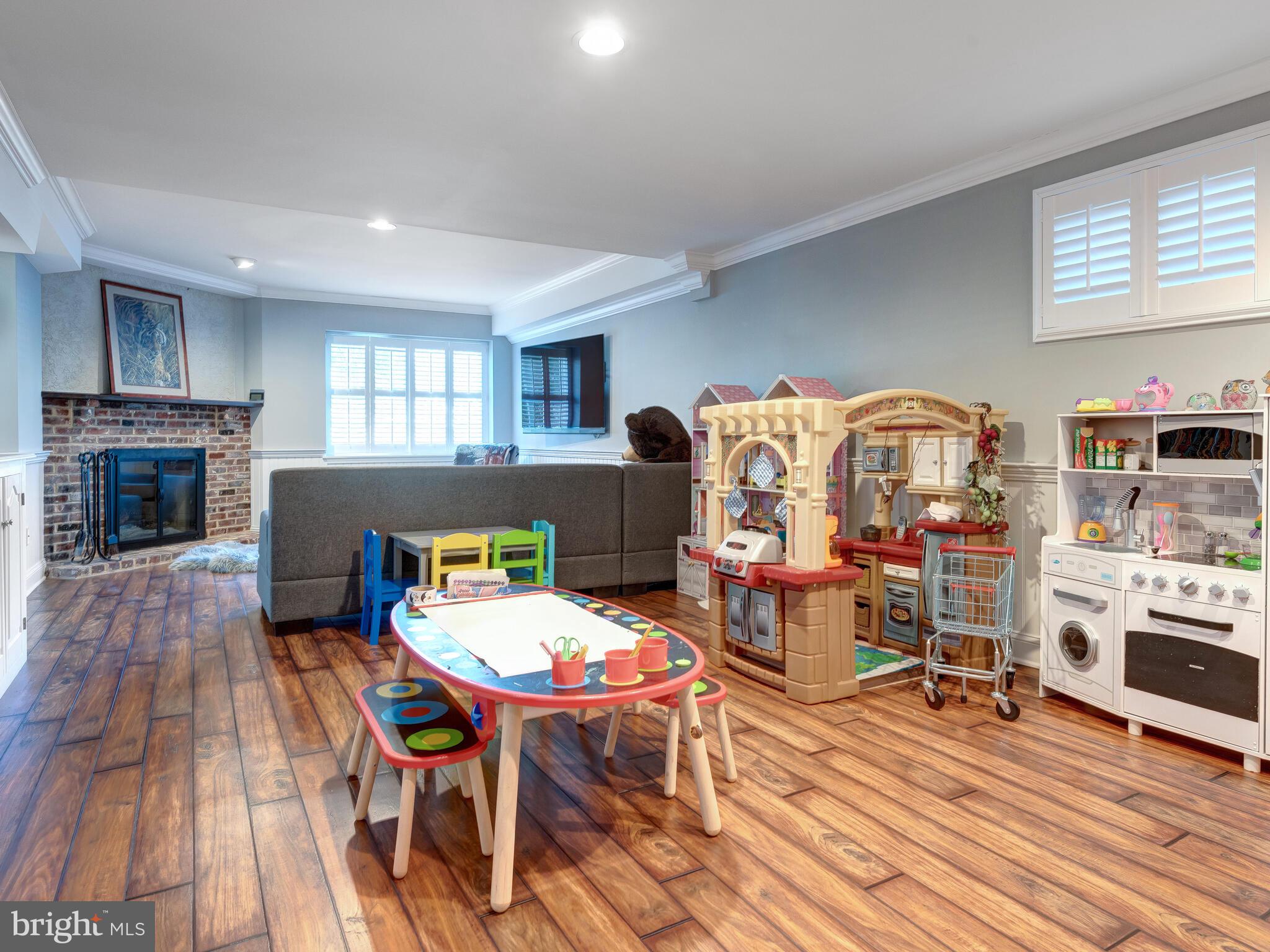 SHADOW OAK - Residential