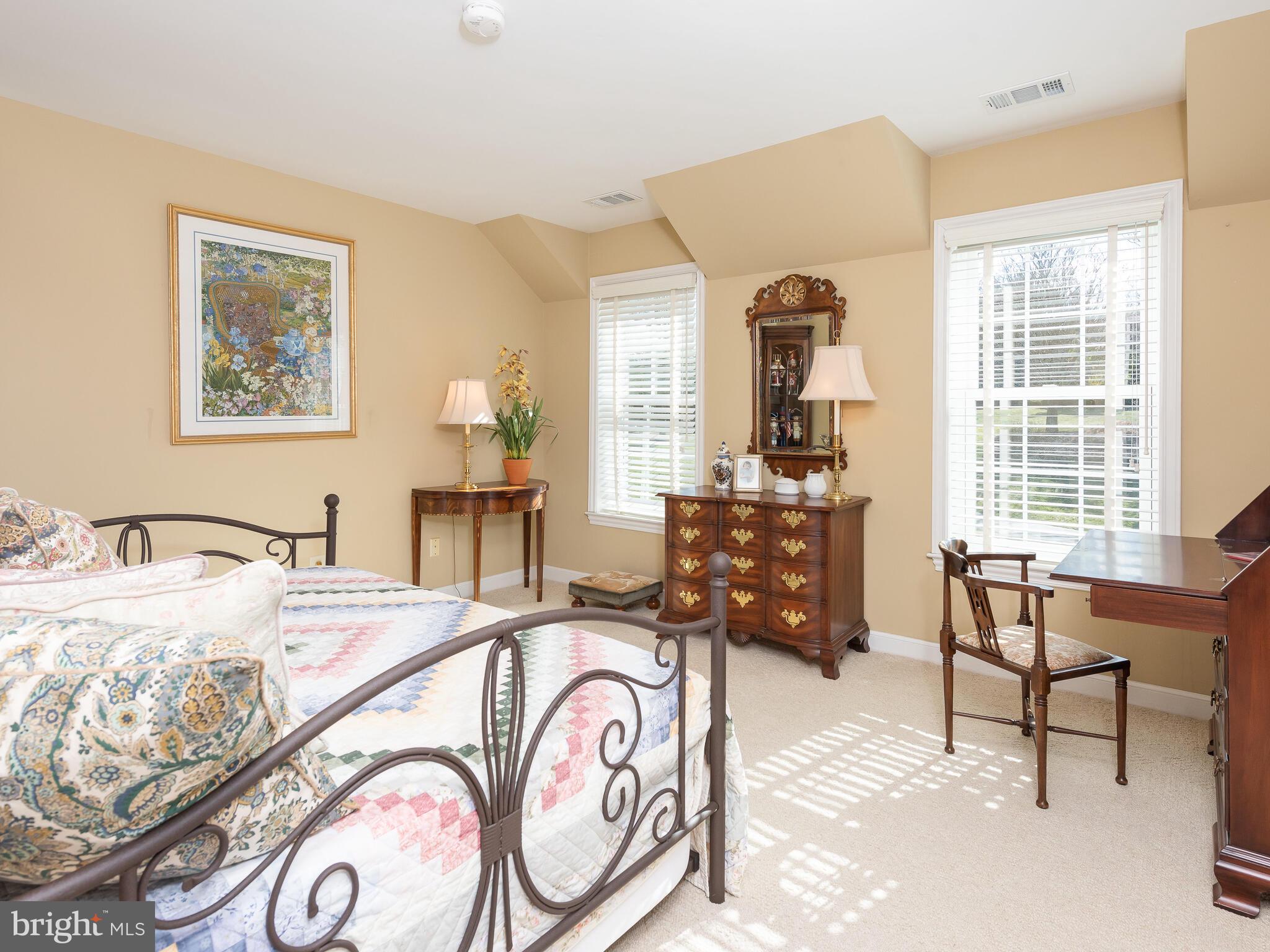 SHADOW OAK - Residential